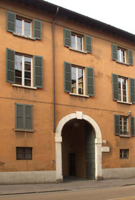 L'ingresso della Fondazione Luigi Micheletti in via Cairoli a Brescia