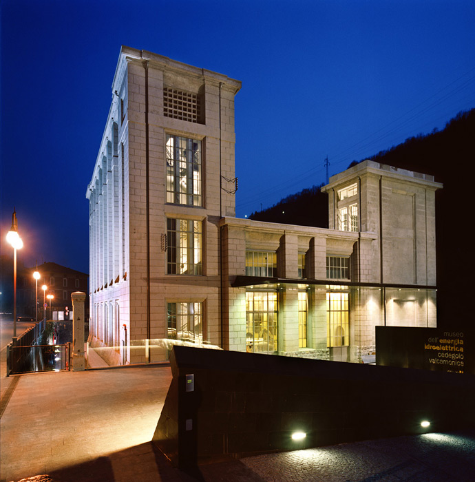 Ingrandisci immagine