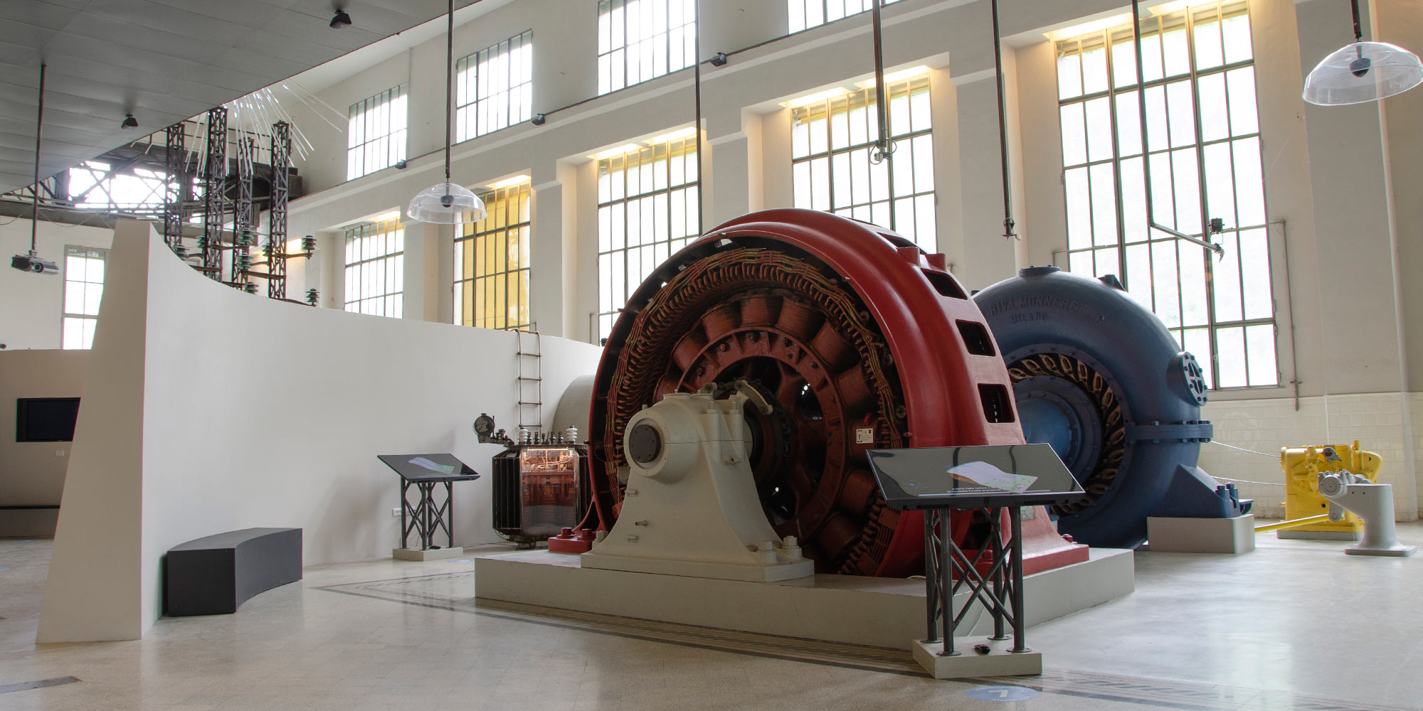 L'ex sala macchine, oggi parte del percorso espositivo, del musil - museo dell'energia idroelettrica di Valle Camonica a Cedegolo
